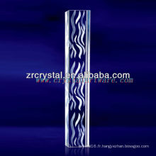 Cristal gravé à l&#39;eau de laser de K9 3D avec la forme de pilier